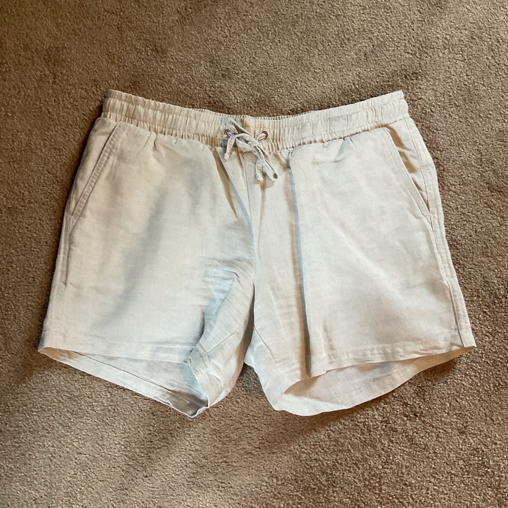 Amazon Essentials Women's Tan Cargo Shorts
